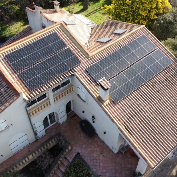 Panneaux solaire borne vehicules electrique aide weare solar